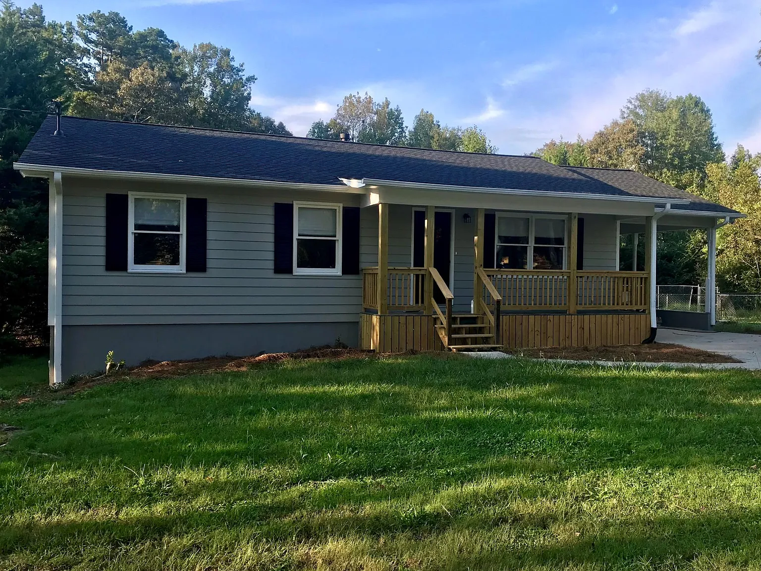 3 bed, 1.5 bath, 1350 sqft, $1,750 — Photo 1