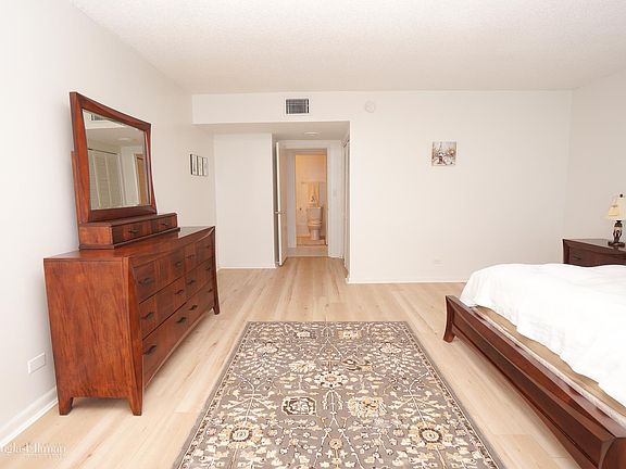 4th image of 2301 Collins Ave APT 337