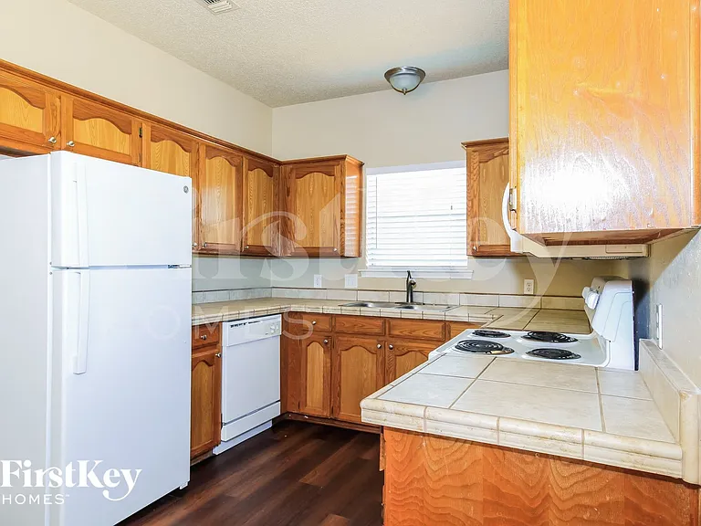 705 Running Creek Dr — Photo 7