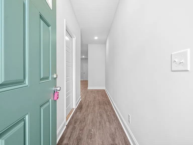 760 Tracy Ln #D104 — Photo 3