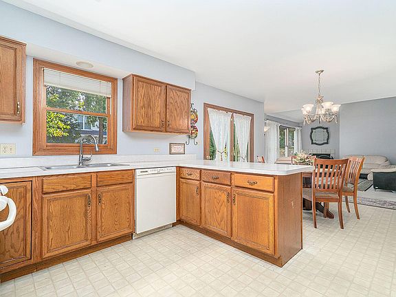 4th image of 2040 Glenmoor Dr