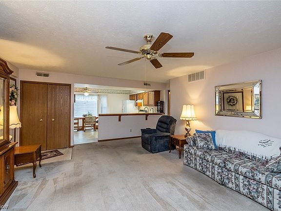 4th image of 706 Tollis Pkwy #A