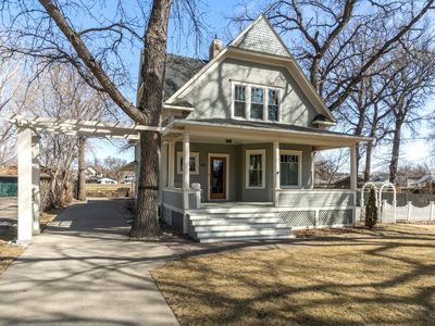 422 4th Ave NW, Minot, ND, 58703