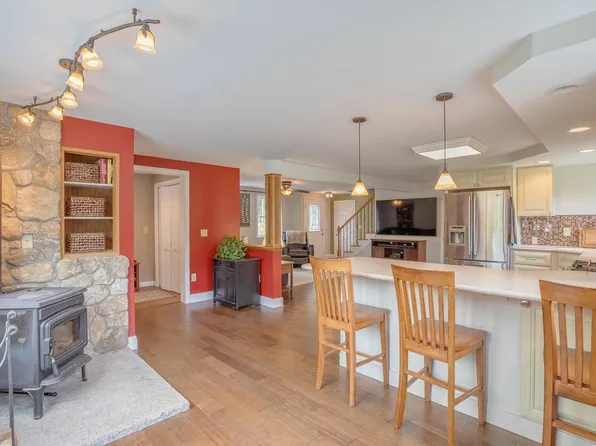 56 Country Lane, Campton, NH 03223