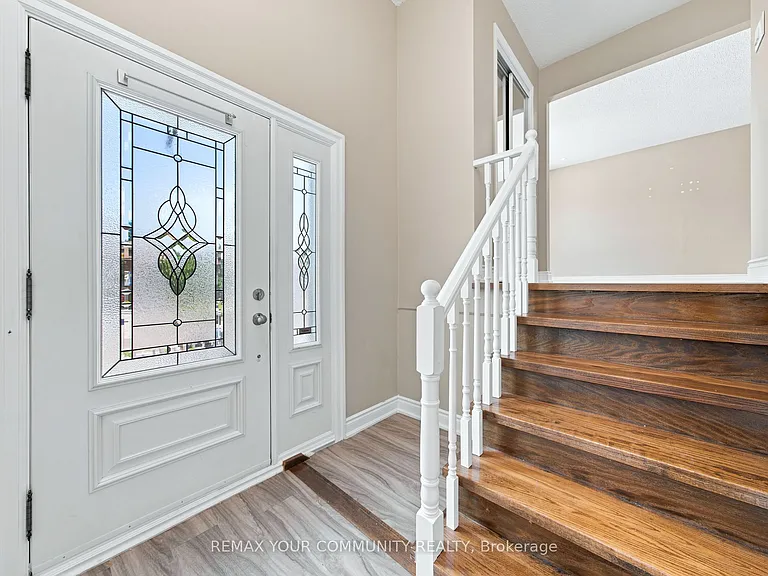 36 Roseville Dr #UPPER — Photo 3