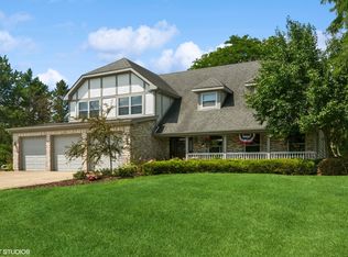 37 Seneca Ave W, Hawthorn Woods, IL 60047