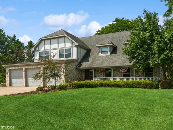 37 Seneca Ave W, Hawthorn Woods, IL 60047