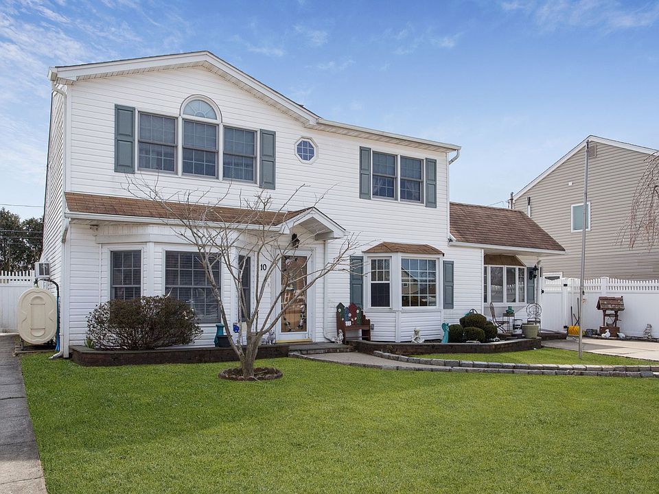 1st image of 10 Green Ln