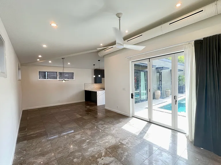 5285 N College View Ave — Photo 12