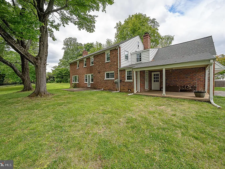 538 Conestoga Rd — Photo 34