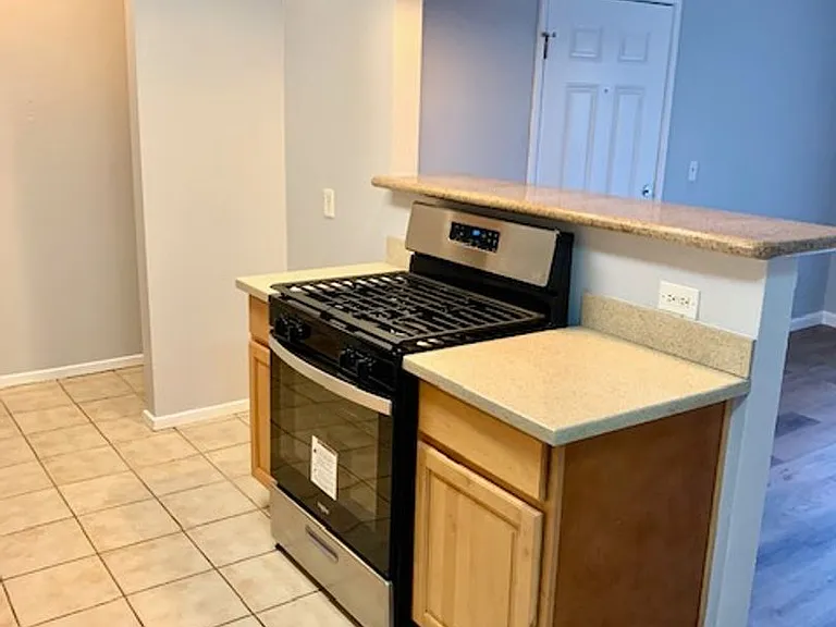 1163 Lakeview Cir — Photo 3