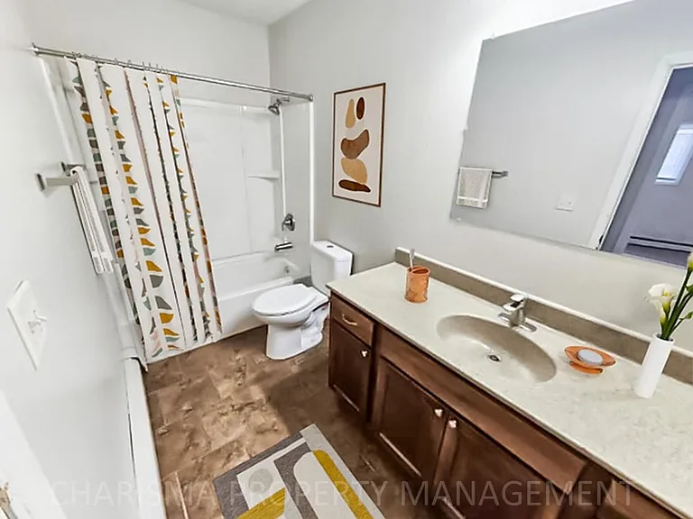 Sixth Street Apartments — Photo 9