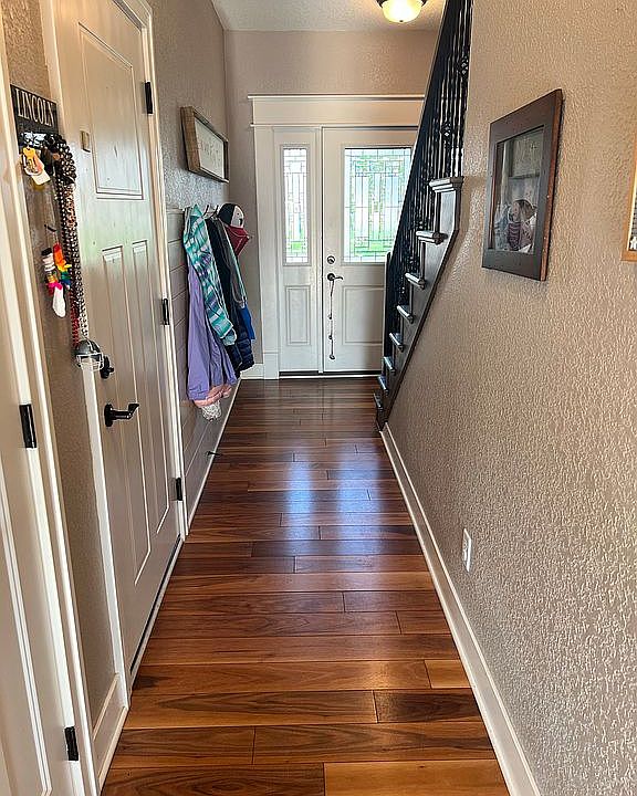 1st image of 305 Maple Dr