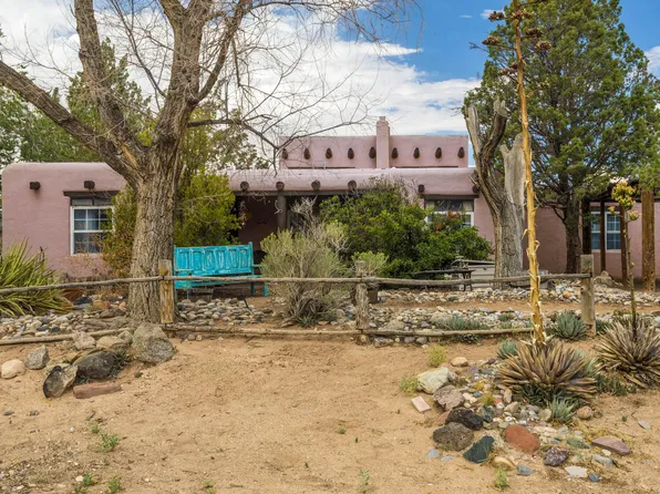 527 Mesilla St NE, Albuquerque, NM 87108