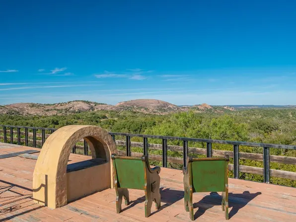 300 Trois Ln, Fredericksburg, TX 78624