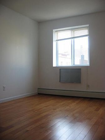 2nd image of 654 E 189th St