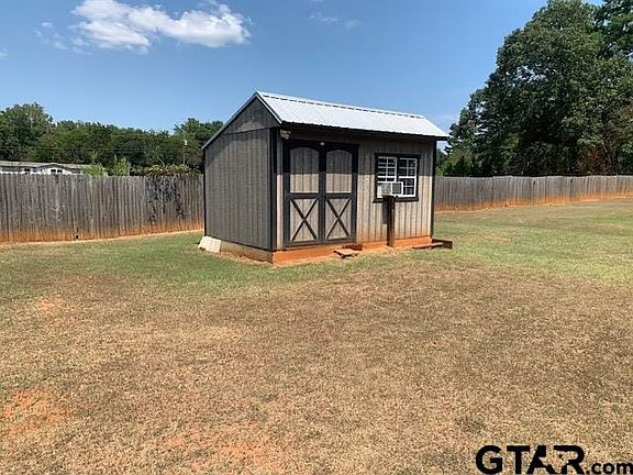 5th image of 653-691 Royal Dr S