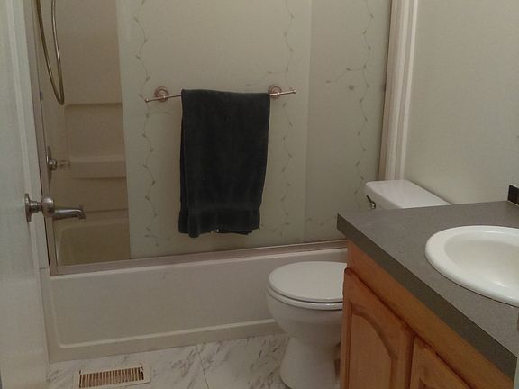 Hall Bath RM