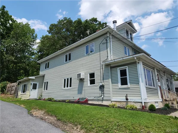 823 W Pennsylvania Ave, Pen Argyl, PA 18072