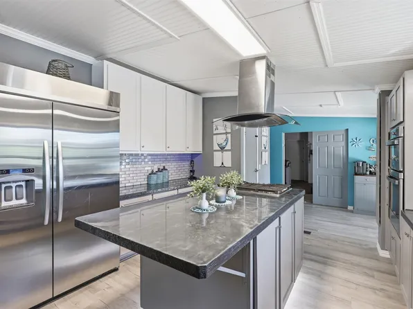 1000 Forest Oaks St, Azle, TX 76020