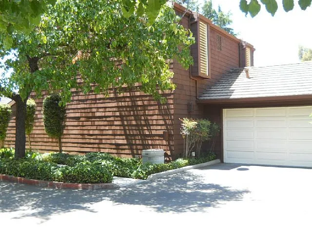 160 Norwegian Ave APT E photo 1
