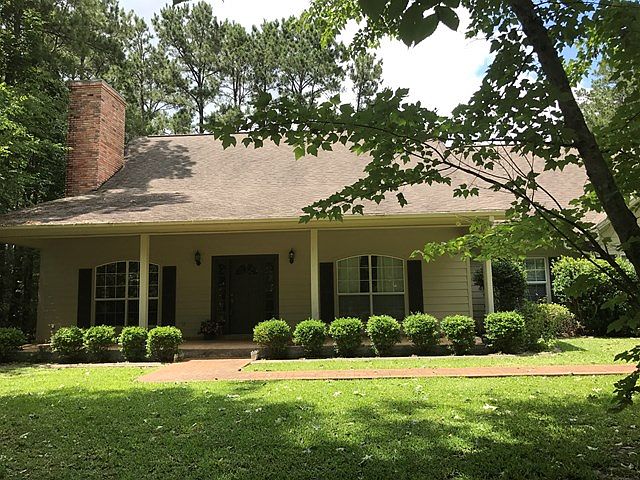 1st image of 511 Carriage Dr