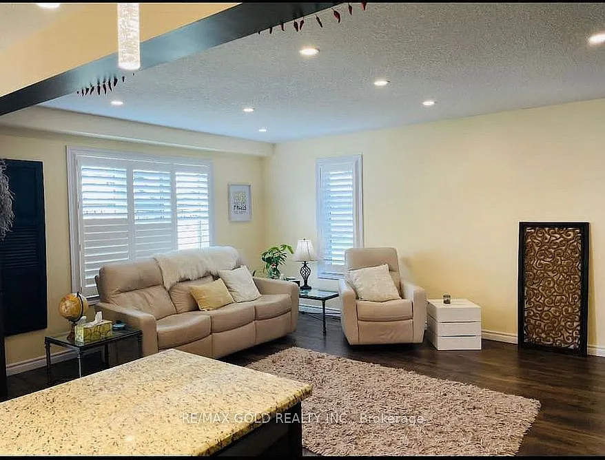 4 bed, $2,650 — Photo 2