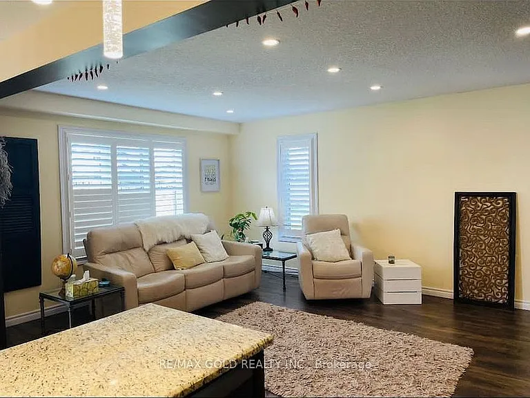 1376 Caen Ave — Photo 2