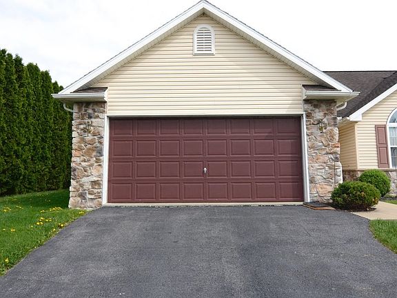 3rd image of 319 Mountain Blvd