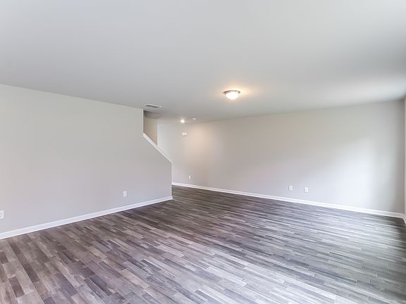 3rd image of 207 Shalako Ln