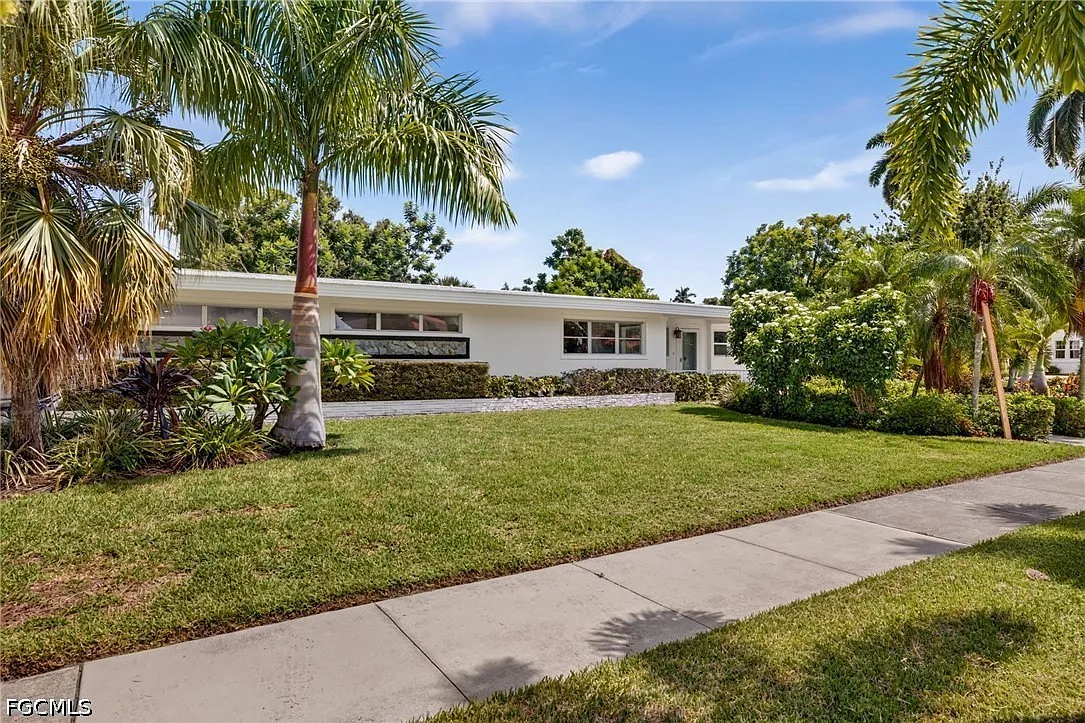4 bed, 3.0 bath, 2726 sqft, $12,500 — Photo 2