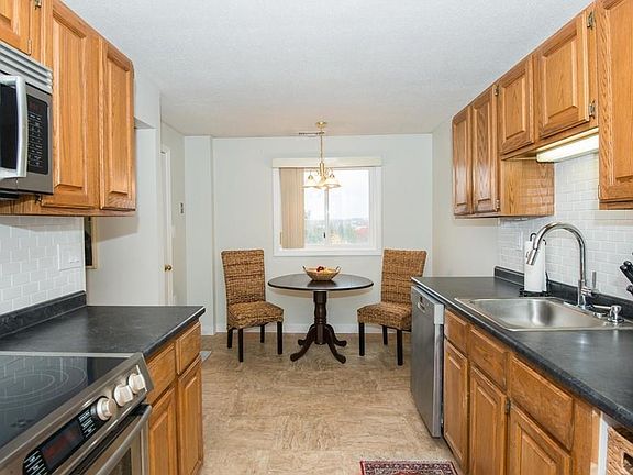 4th image of 11 Ledgewood Way APT 31