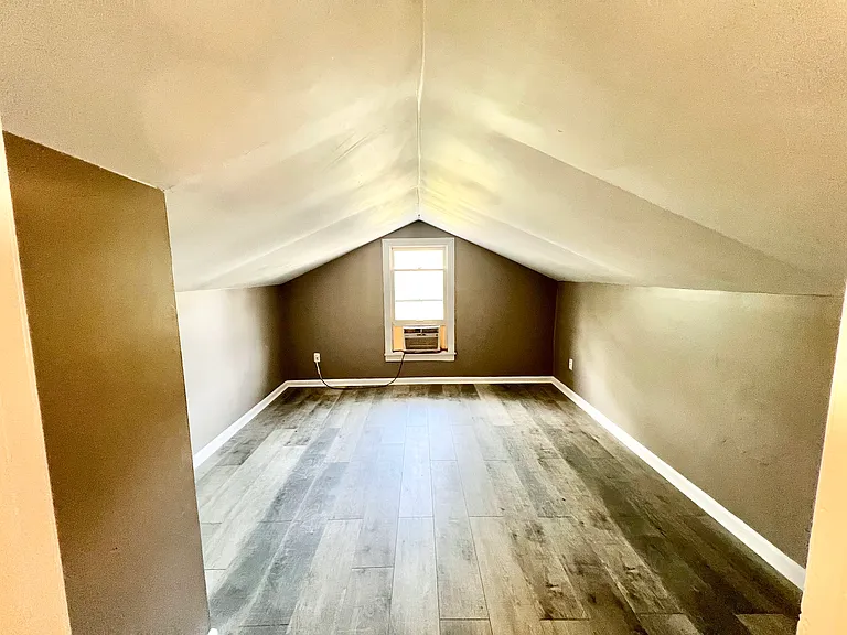 833 S 41st St — Photo 13