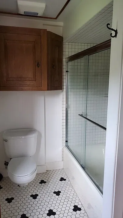 5 bed, 4920 sqft, $2,950 — Photo 4