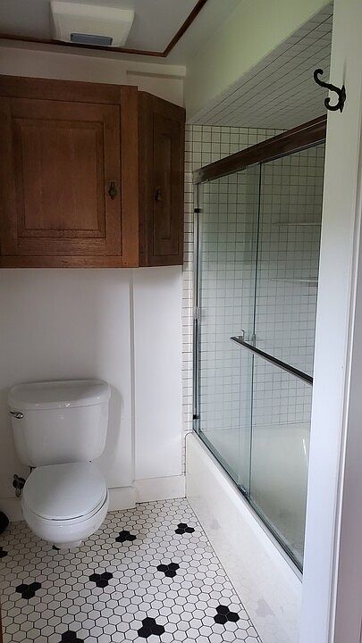 1st Floor Full Bathroom