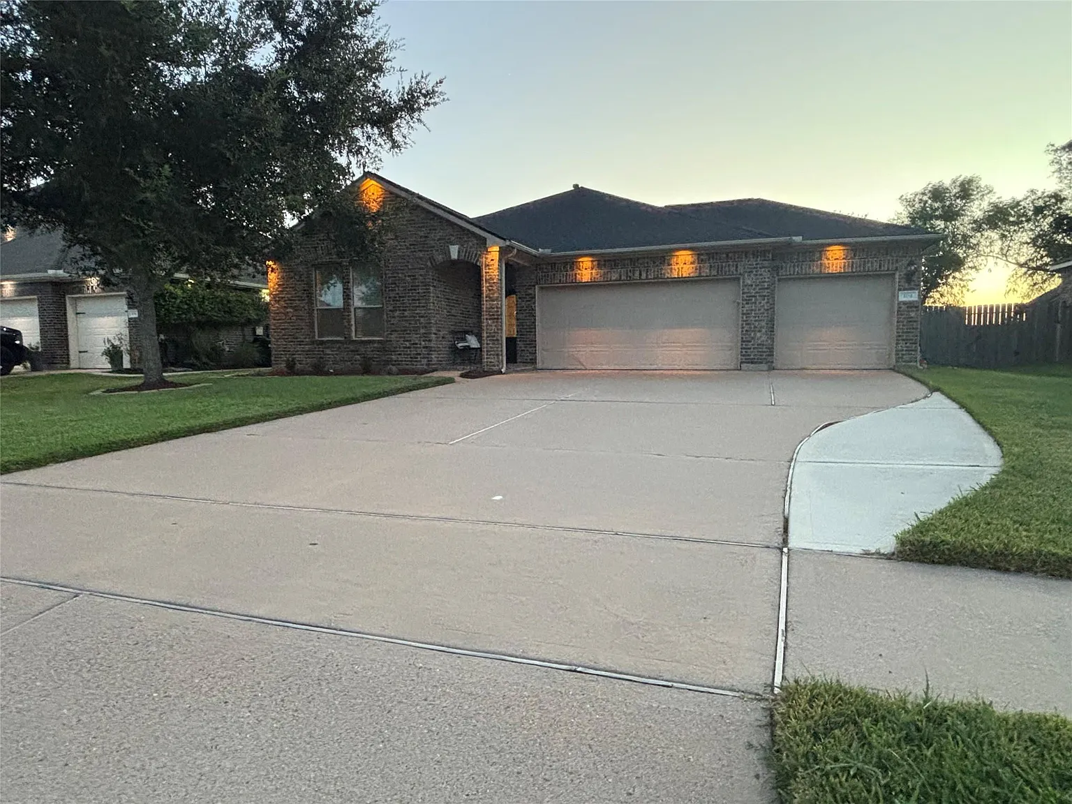 3 bed, 2.0 bath, 1848 sqft, $2,495 — Photo 2