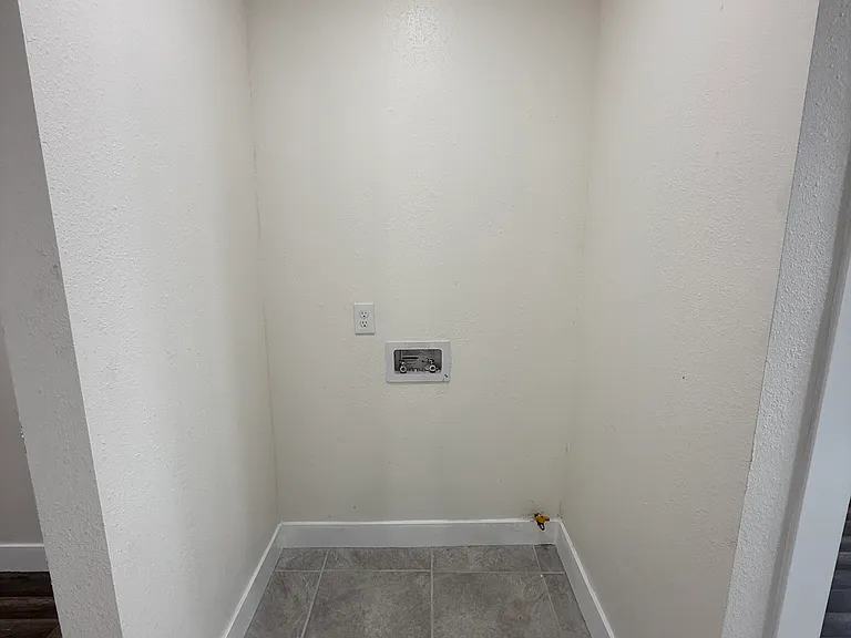 4770 Melrose Ave #4 — Photo 8