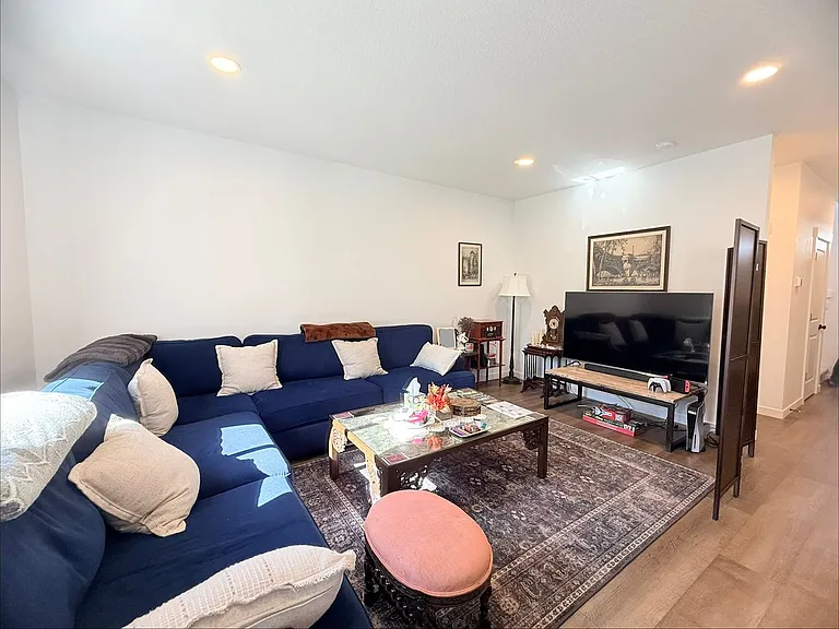 2923 S Ivy St — Photo 4