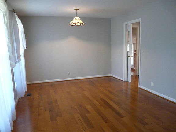 4th image of 7443 Bridle Dr