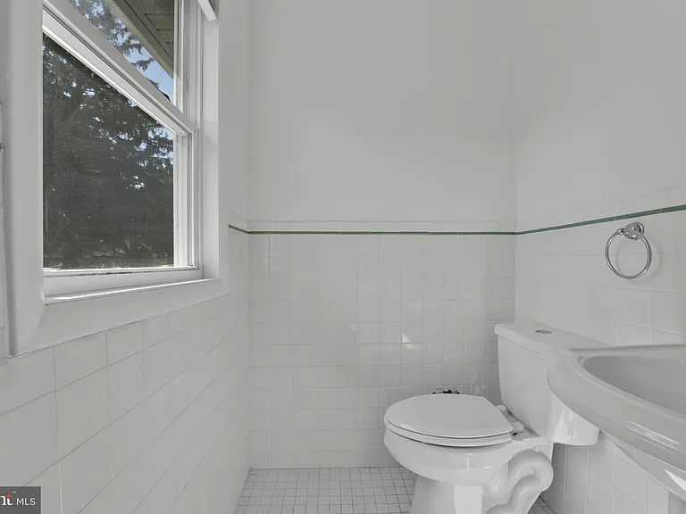 810 Wisteria Dr — Photo 14