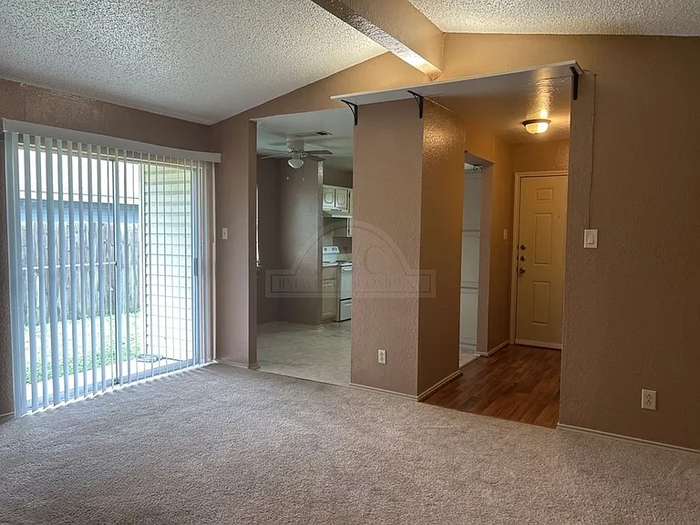 2212 Silverhill Dr — Photo 5