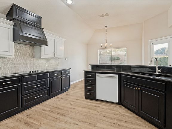 5th image of 1708 Meadow Crest Ln