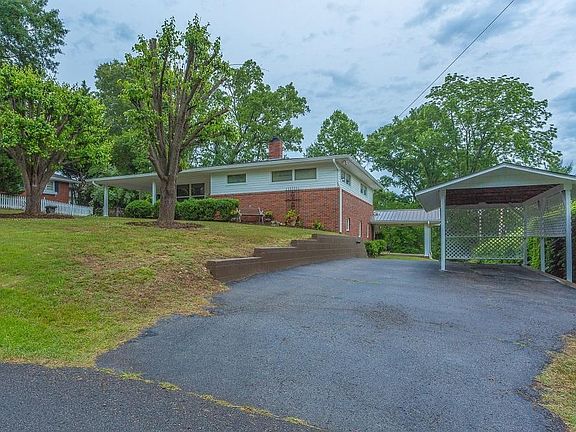 105 Clebourne Ave-3