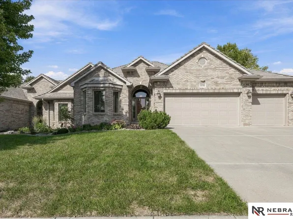 2232 Stone Creek Loop N, Lincoln, NE 68512