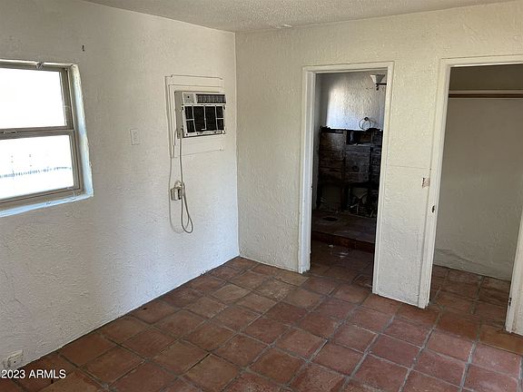 5th image of 124 & 132 E Jacinto St