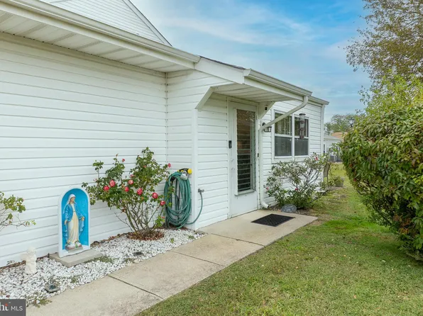 23 Mediterranean Ct, Barnegat, NJ 08005