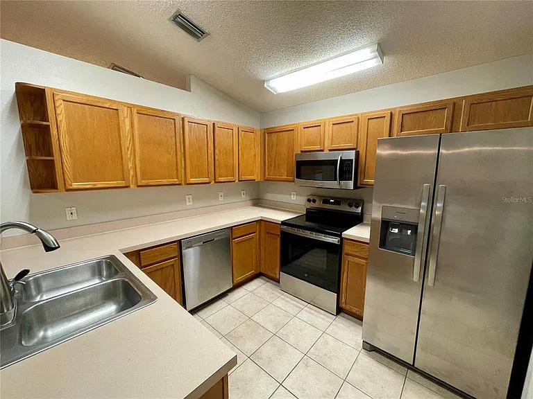 12119 Warwick Cir — Photo 10