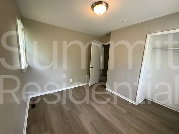 5601 E 39th Ter — Photo 12
