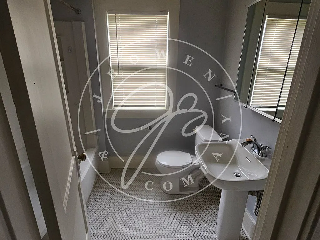 2 bed, 1.0 bath, 1100 sqft, $795 — Photo 2