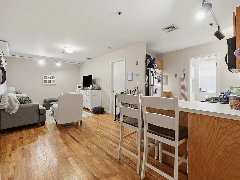 409 Adams St #6 — Photo 5